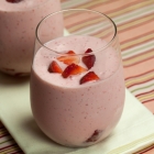 Strawberry Cheesecake Milkshakes: Vegan Cheeseshakes!