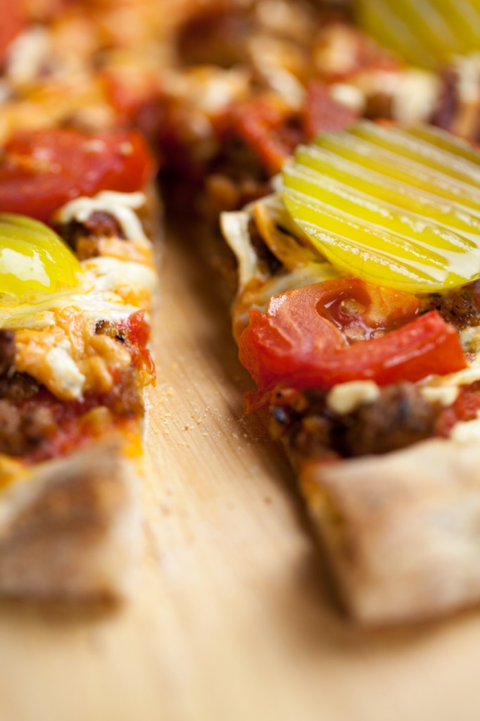 Vegan Bacon Cheeseburger Pizza | www.thatwasvegan.com