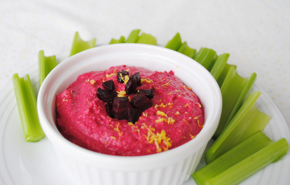 Beet Hummus: Lemony, Garlicky & Oil-Free! | www.thatwasvegan.com