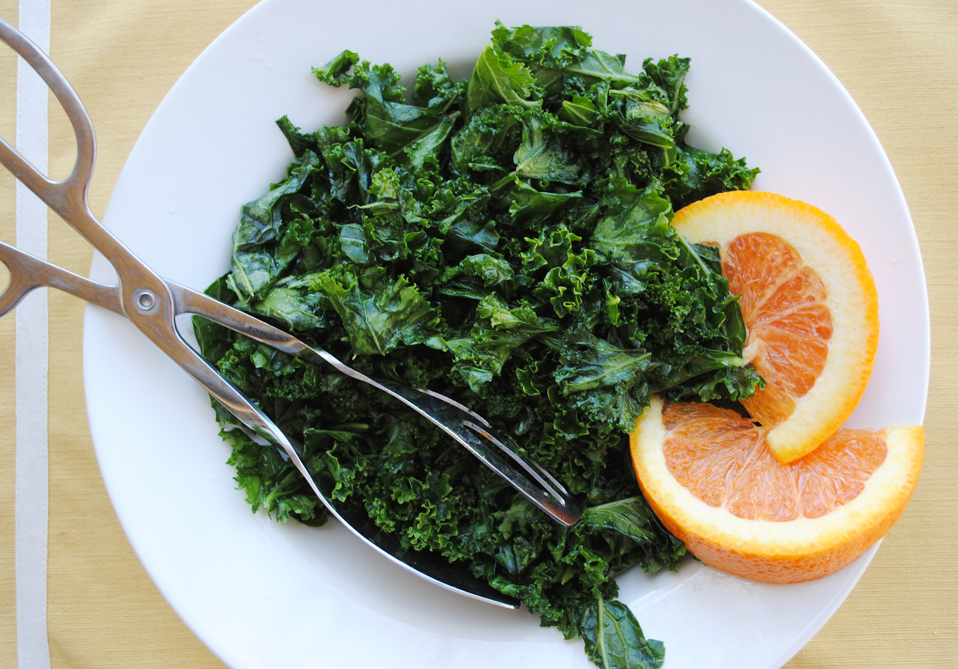 Orange-Vanilla Massaged Kale Salad | www.thatwasvegan.com