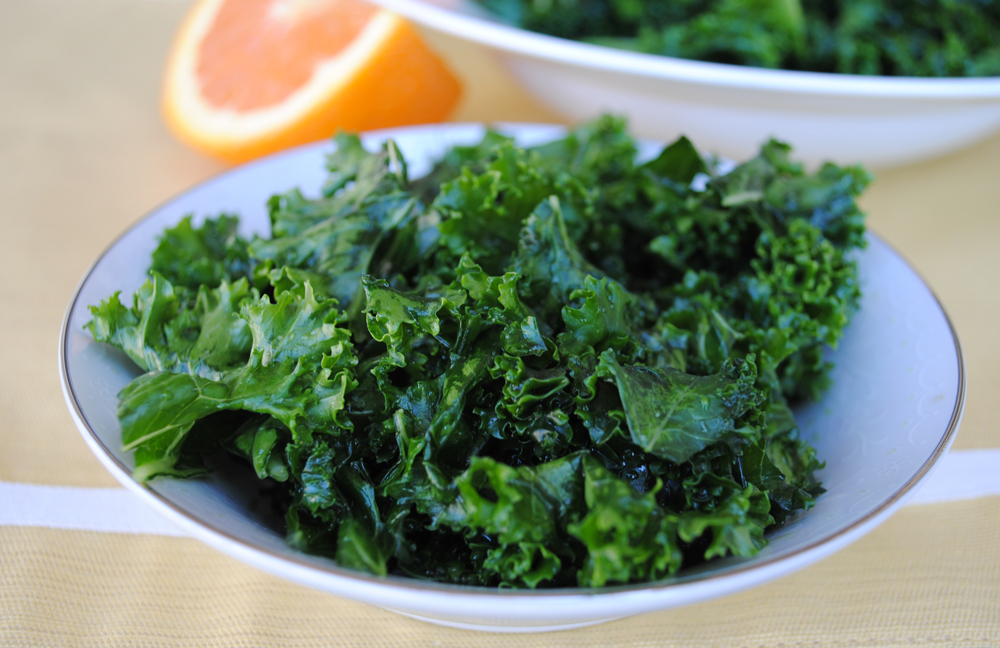 Orange-Vanilla Massaged Kale Salad | www.thatwasvegan.com