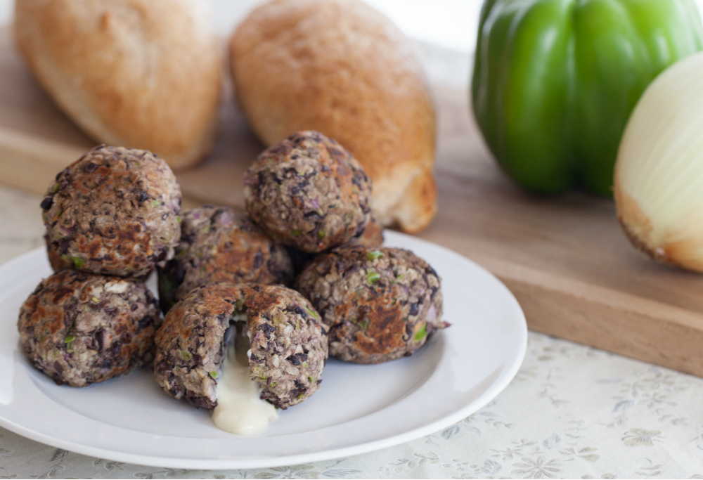 Vegan Cheese-Stuffed Meatballs: A yummy vegan alternative! www.thatwasvegan.com